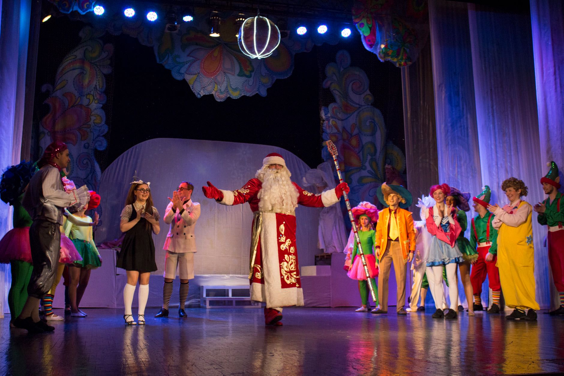 Святкуйте Новий рік та Різдво з артистами театру ім. П. К. Саксаганського